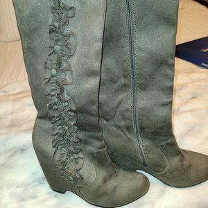 Elle Grey Suede Boots, size 9.5